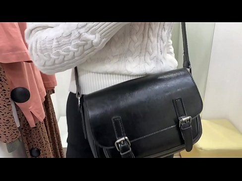 ❤️ Јавна мастурбација на младата кучка FeralBerry со дилдо во фитинг просторијата ❌ Анално видео на mk.assistirhentai.ru ❤